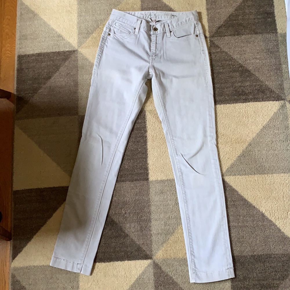 Levi’s Hi Rise Skinny jeans in light grey / gray